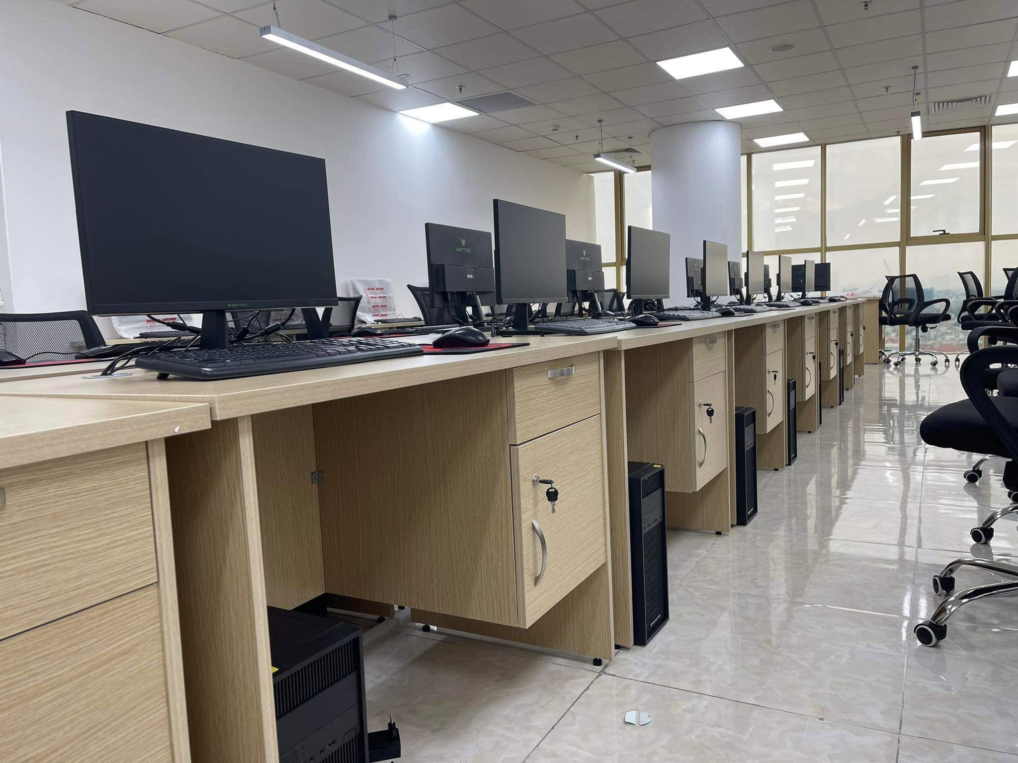 Thiết bị công nghệ cho văn phòng hiện đại